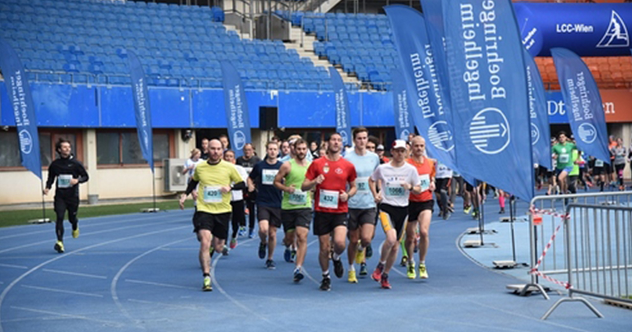 Läufer beim Start des Fit for Brain Run