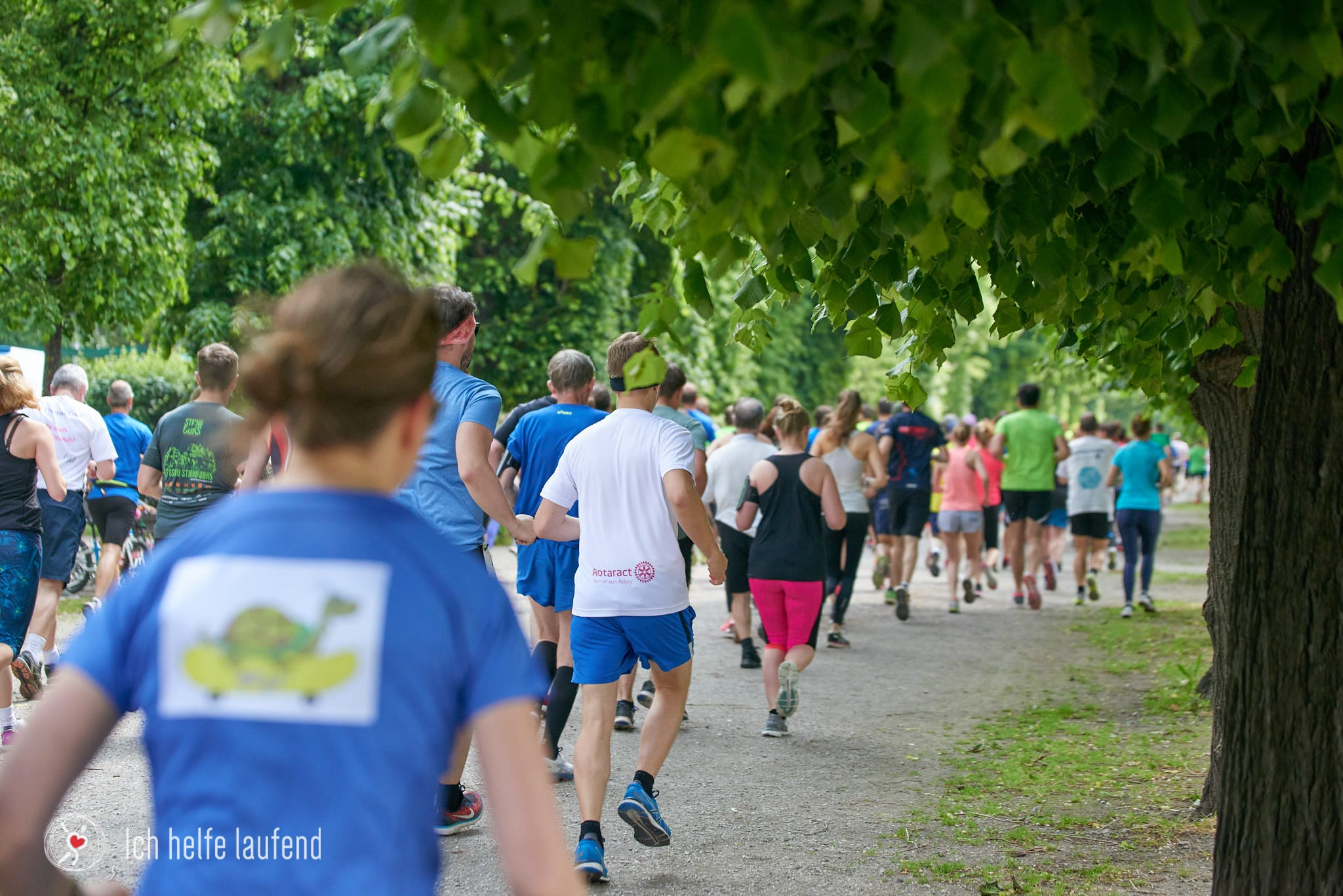Start beim Ich helfe laufend Spendenlauf